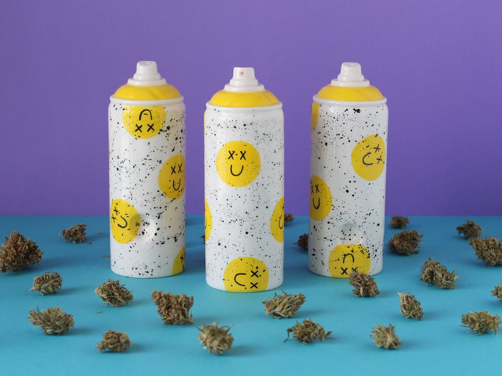 PRE- ORDER /  Smiley Pipe Spray can